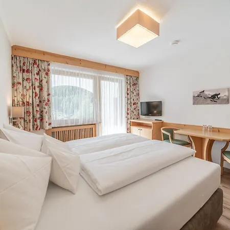 Bergfrieden 게스트하우스 3*