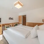 Bergfrieden Pensión 3*